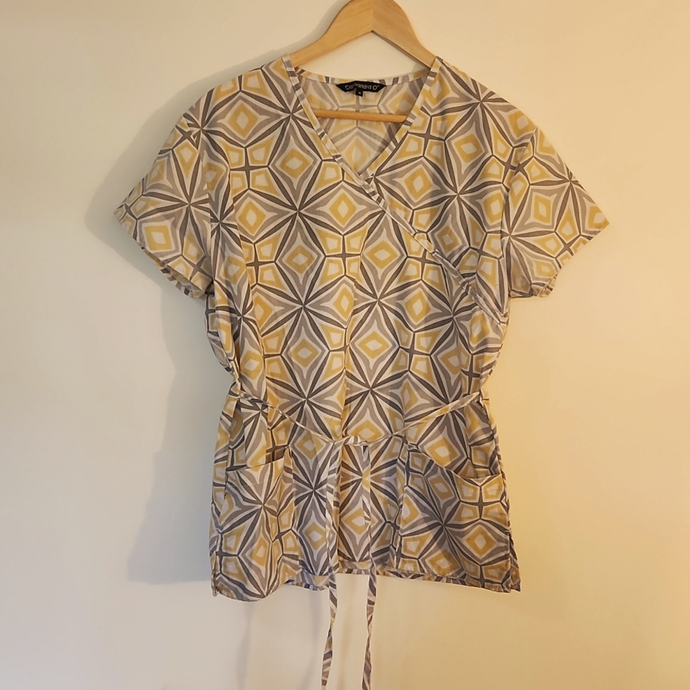 Grey Yellow Geometric Pattern Scrub Top